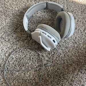 Sleek Wired Headphones in White and Gray